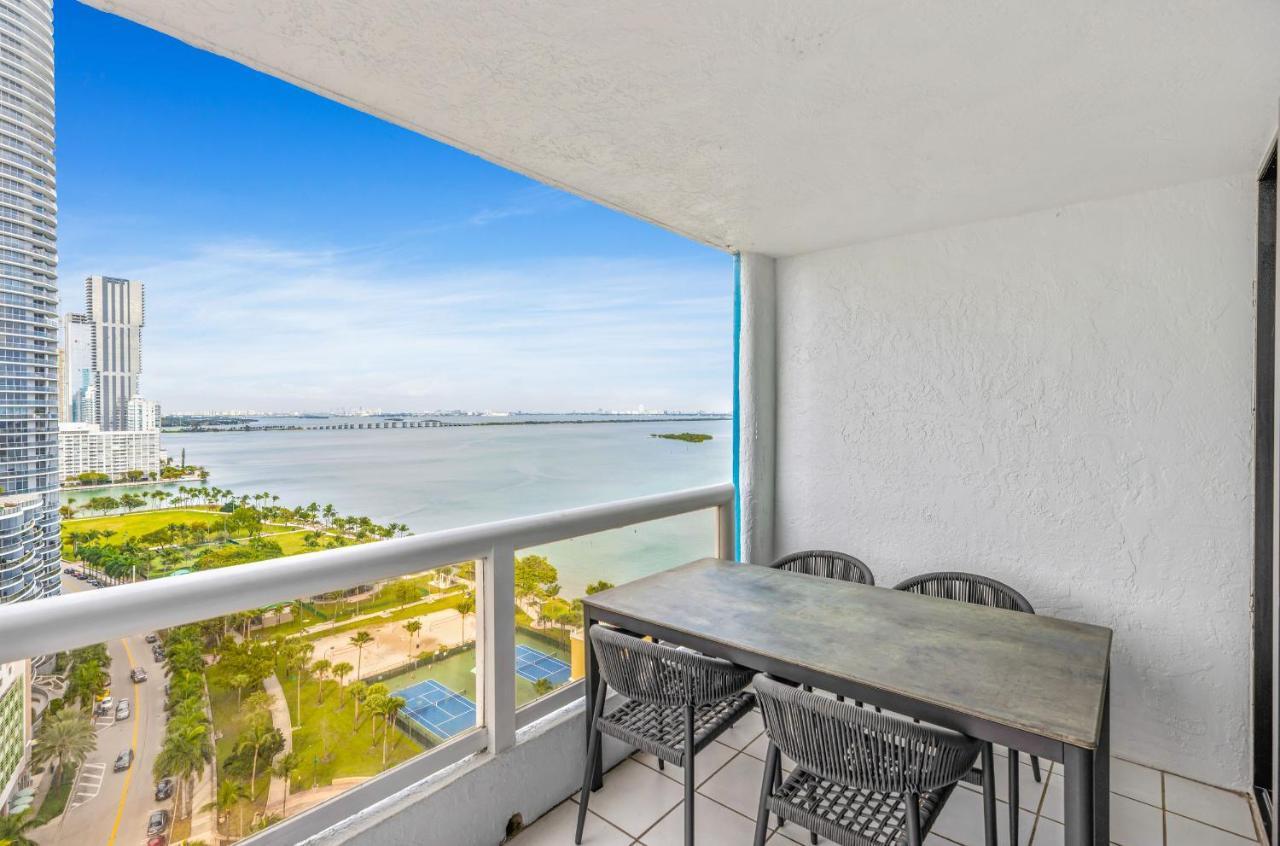 High Rise Comfort With Balcony Doral Eksteriør billede